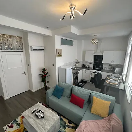 Lovely 2 Bedroom Apartments In Manchester Close To City Centre And Manchester City Stadium #1 Exterior photo