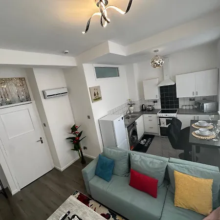 Lovely 2 Bedroom Apartments In Manchester Close To City Centre And Manchester City Stadium #1 Exterior photo