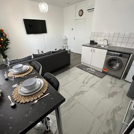 Lovely 2 Bedroom Apartments In Manchester Close To City Centre And Manchester City Stadium #1 Exterior photo