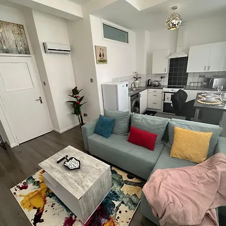 Lovely 2 Bedroom Apartments In Manchester Close To City Centre And Manchester City Stadium #1 Exterior photo