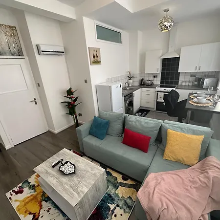 Lovely 2 Bedroom Apartments In Manchester Close To City Centre And Manchester City Stadium #1 Exterior photo